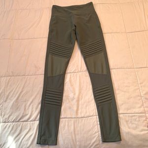 Army green leggings with mesh and details
